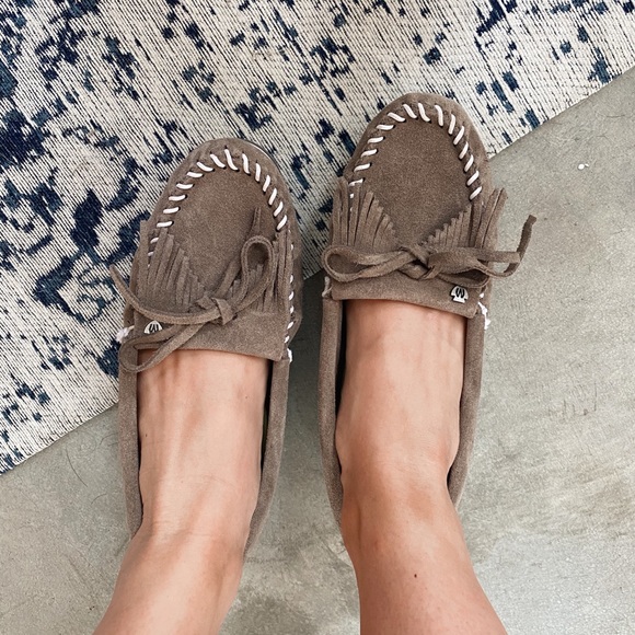 NEW MINNETONKA MOCS - Picture 1 of 6